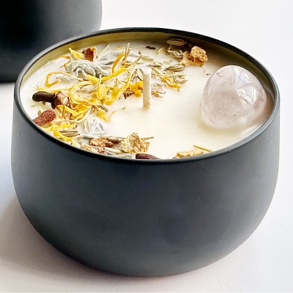 Handcrafted Fire Element Crystal Candle – Fire Quartz, Soy Wax in 8 oz Tin - Picture 3 of 6
